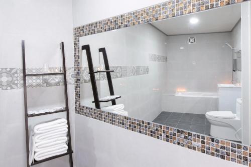Live In The Happiness