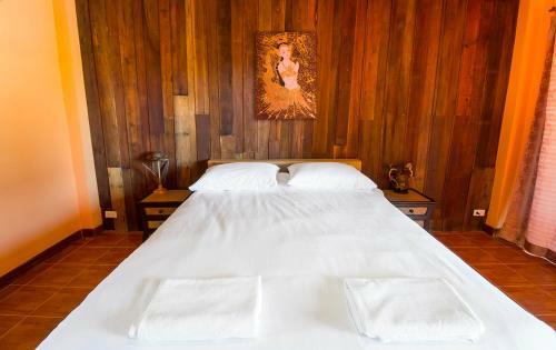 Hostal Honey Land