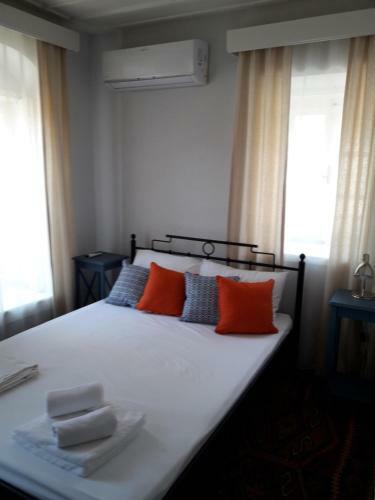 Hostal Madra House