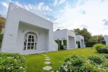 Hotel Villa La Flora Kanchanaburi