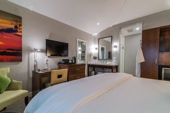 Hotel Almond Tree Inn