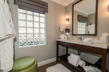 Hotel Almond Tree Inn