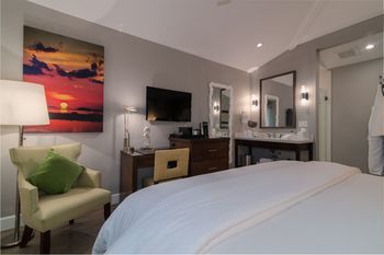 Hotel Almond Tree Inn
