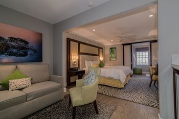 Hotel Almond Tree Inn