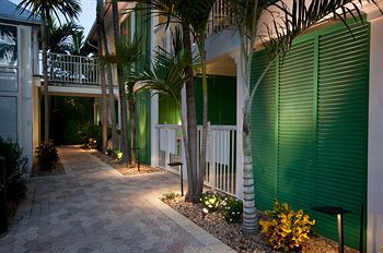 Hotel Almond Tree Inn