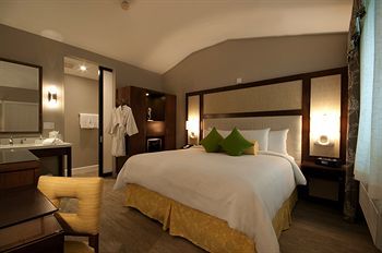 Hotel Almond Tree Inn