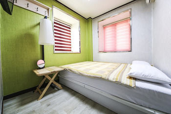 Fully Hong Hostel Insadong