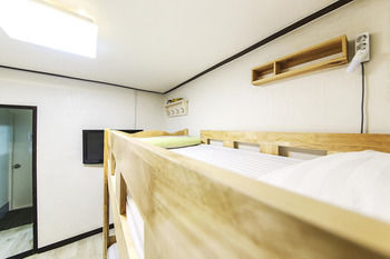 Fully Hong Hostel Insadong