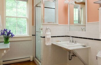 Bed & Breakfast Landmark Inn