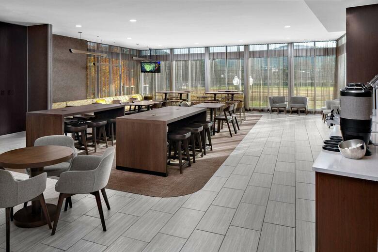 Hotel Cambria Suites