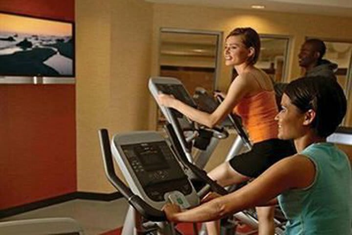 Hotel Cambria Suites