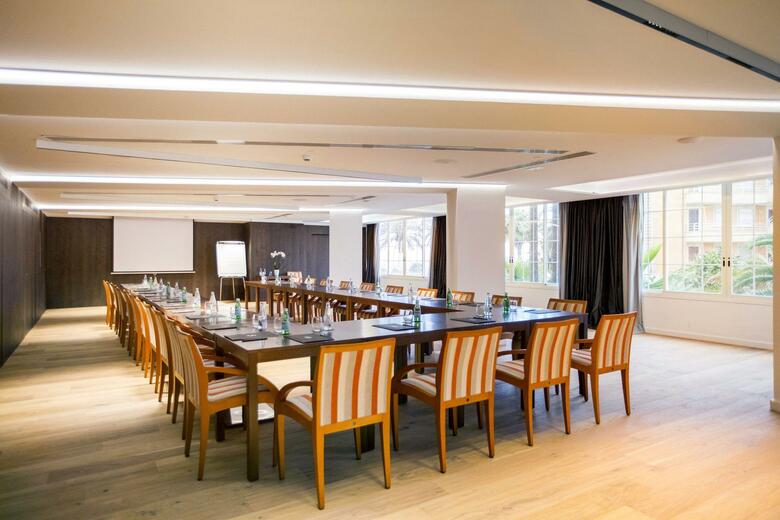 Hotel Pure Salt Garonda