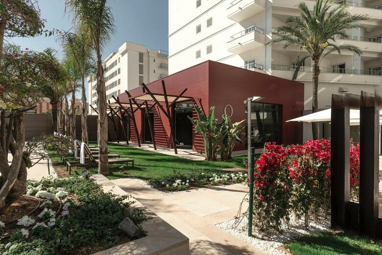 Hotel Pure Salt Garonda