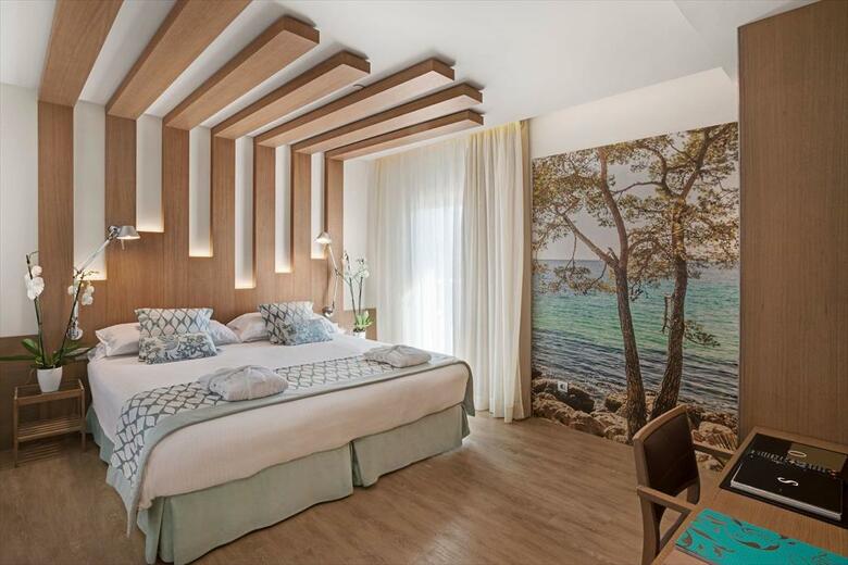 Hotel Pure Salt Garonda