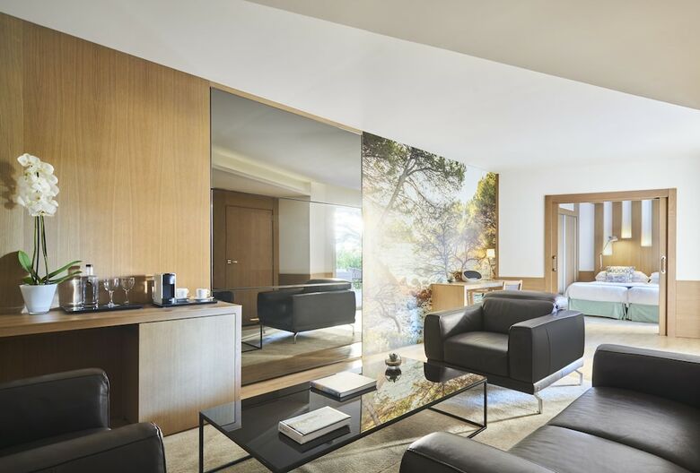 Hotel Pure Salt Garonda