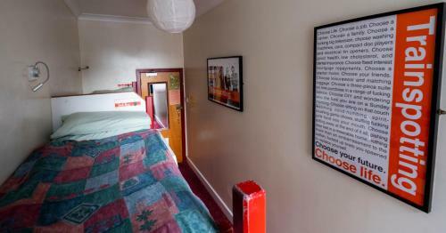 Hostal Royal Mile Backpackers