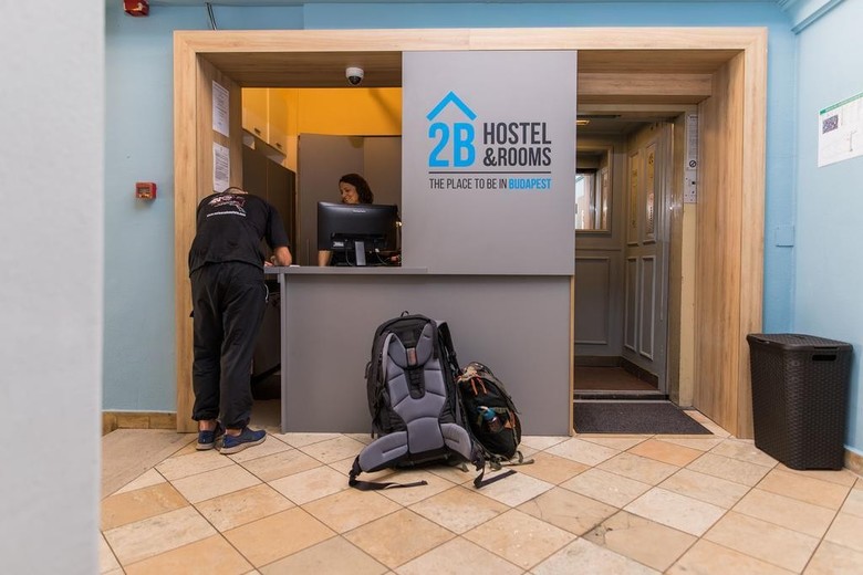 Hostal 2b Hostel & Rooms