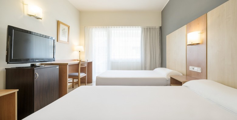 Hotel Ilunion Romareda