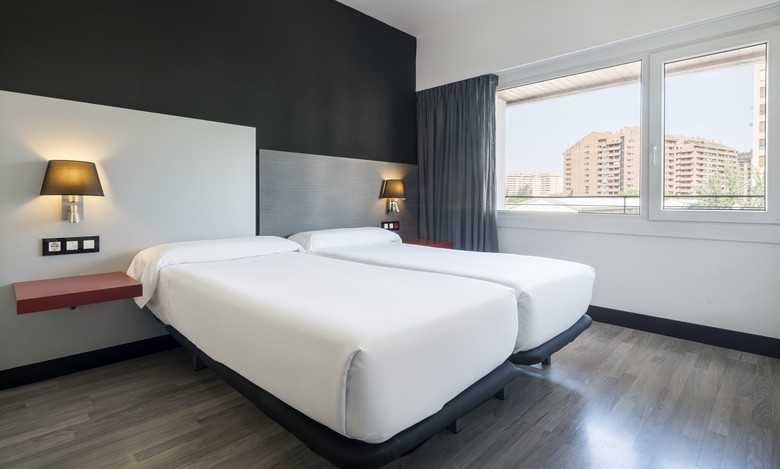 Hotel Ilunion Romareda