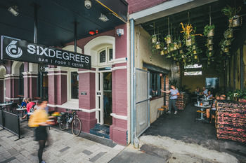 Hotel Six Degrees