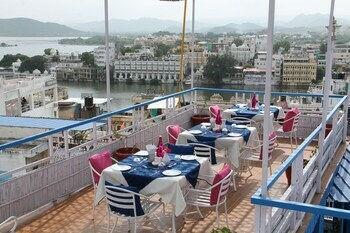 Hotel Udai Niwas On Lake Pichola