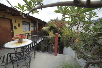 Yellow House - Hostel