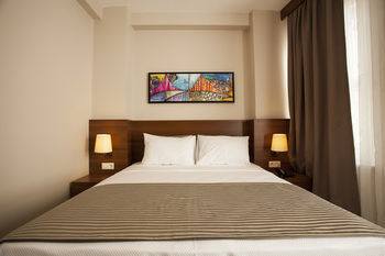 Cordis Hotel