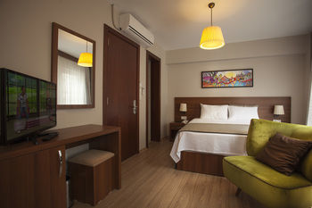 Cordis Hotel