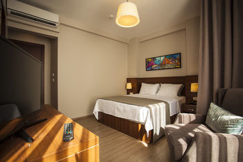 Cordis Hotel
