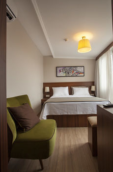 Cordis Hotel