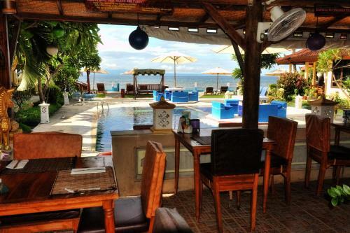 Hotel The Bali Shangrila Beach Club
