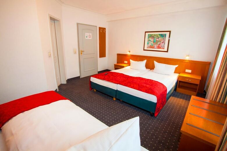 Ina Hotel Royal