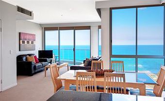 Hotel Pacific Views Resort