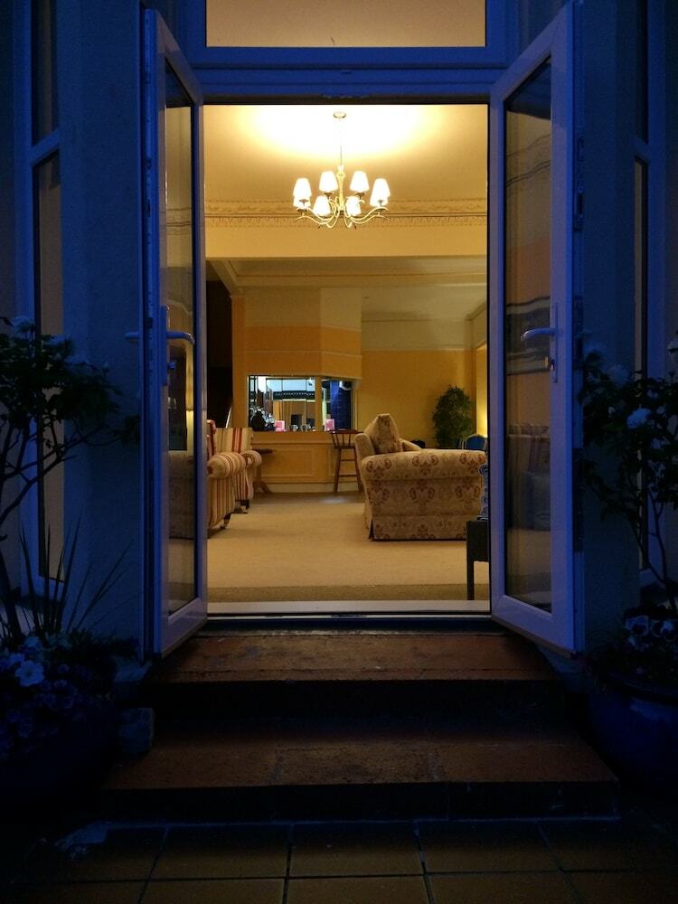 Crofton House Hotel