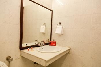 Hotel Oyo Rooms Raja Park Lbs College