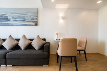 At Mind Premier Suites Hotel