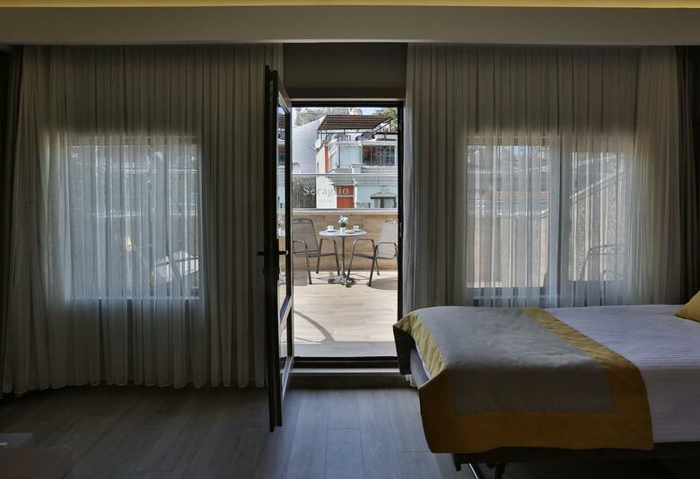 Perapolis Hotel