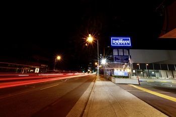 Hostal The Sherman Hotel