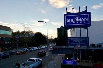 Hostal The Sherman Hotel