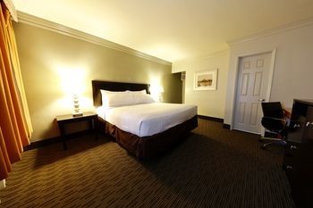 Hostal The Sherman Hotel