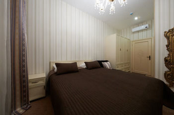 Avenue Hotel