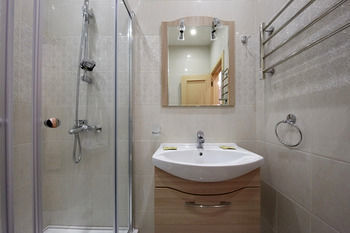 Avenue Hotel