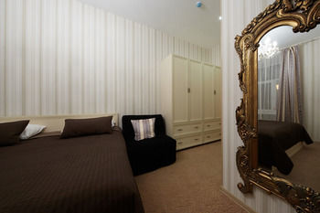 Avenue Hotel
