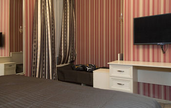 Avenue Hotel