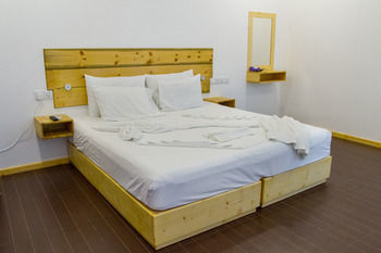 Hostal Royal Pearl Inn