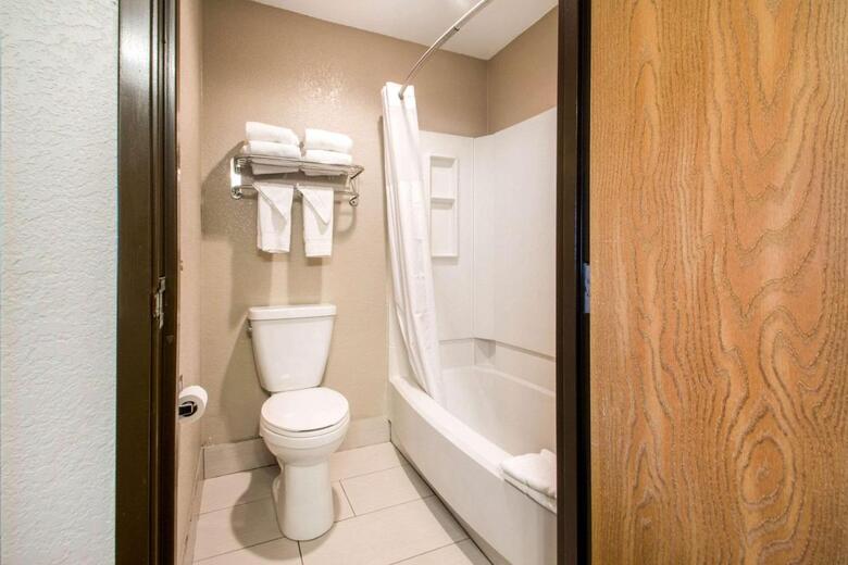Hotel Roadstar Inn