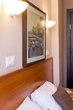 Raduzhny Hotel
