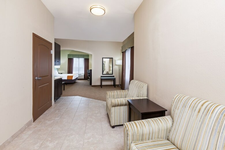 Holiday Inn Express Hotel & Suites Victoria