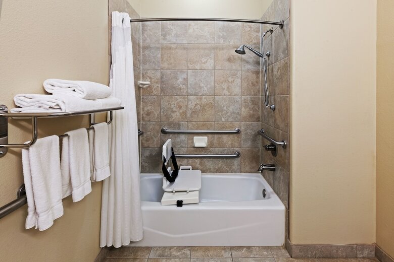 Holiday Inn Express Hotel & Suites Victoria
