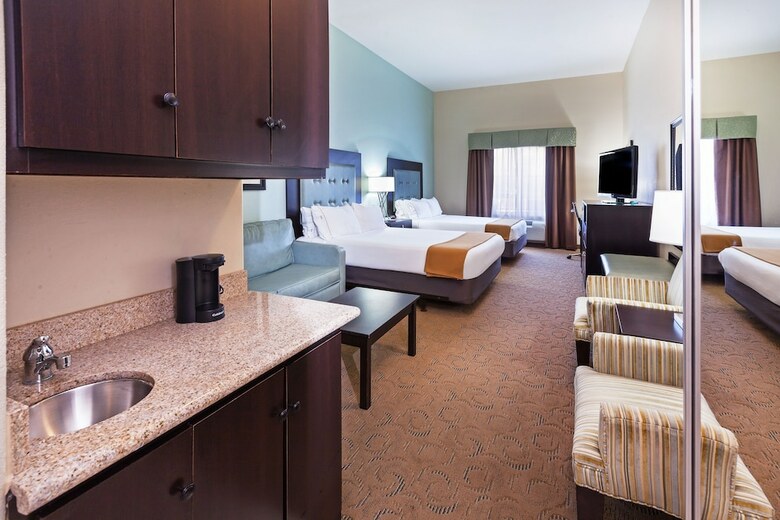 Holiday Inn Express Hotel & Suites Victoria